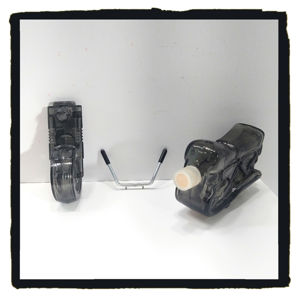 Vintage (1973) Avon ☠️ Motorcycle ☠️ Glass Decanter - 7.5" L x 4" T - Picture 5 of 5